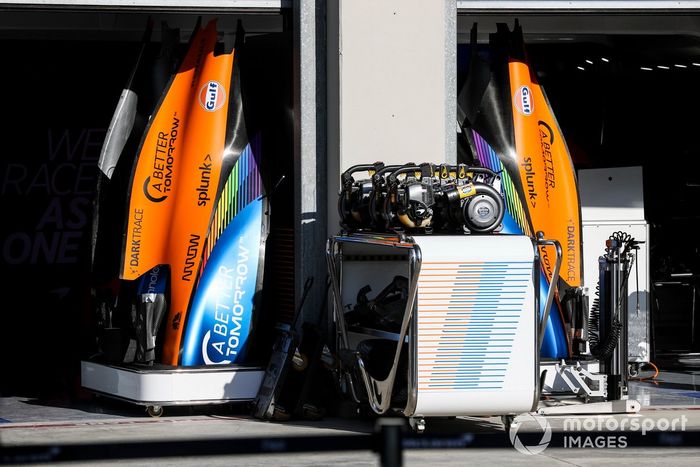 Cubierta motor del McLaren MCL35