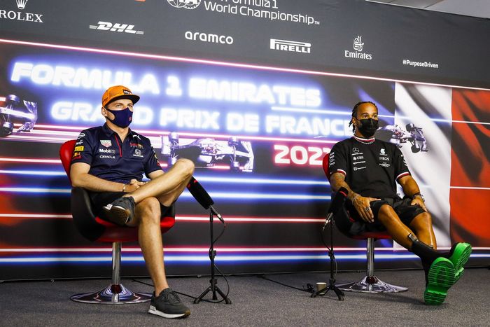 Max Verstappen, Red Bull Racing, Lewis Hamilton, Mercedes en la conferencia de prensa