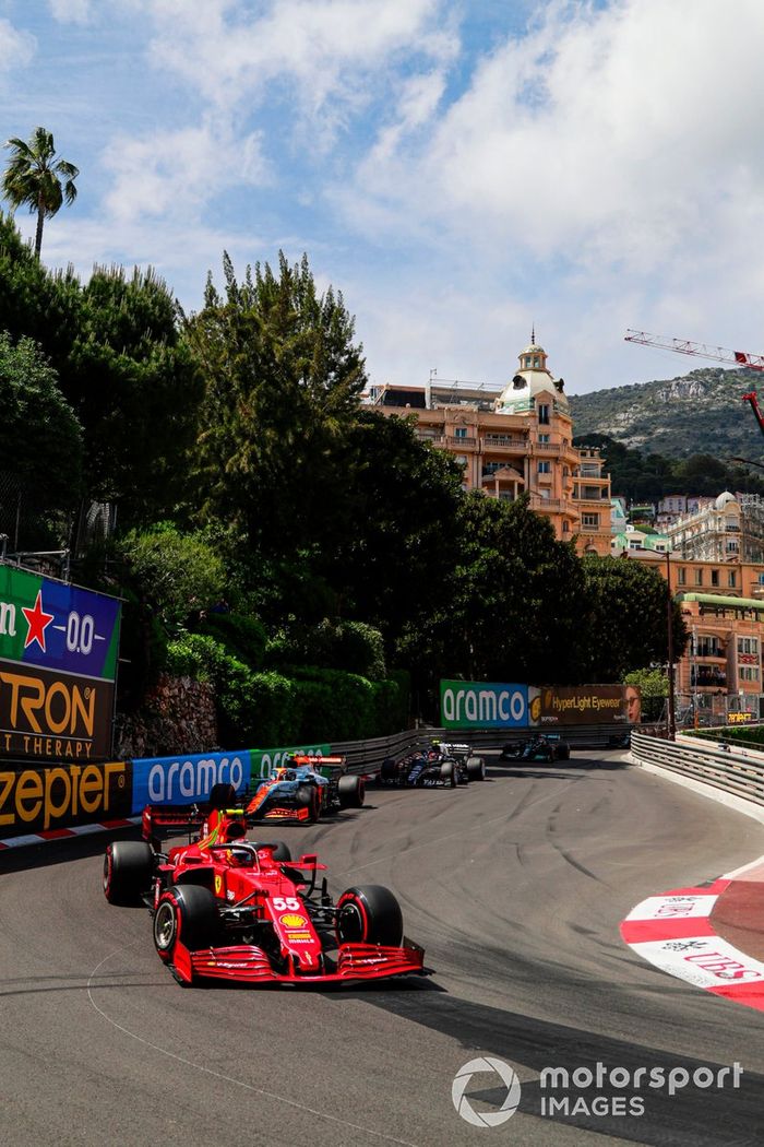 Carlos Sainz Jr., Ferrari SF21, Lando Norris, McLaren MCL35M
