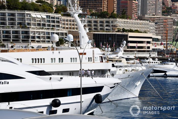 Yates en el puerto de Montecarlo