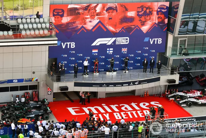 Podio: ganador de la carrera Valtteri Bottas, Mercedes-AMG F1, segundo lugar Max Verstappen, Red Bull Racing, tercer lugar Lewis Hamilton, Mercedes-AMG F1