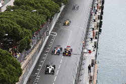 Felipe Massa, Williams FW38, Pascal Wehrlein, Manor Racing MRT05, und Max Verstappen, Red Bull Racin