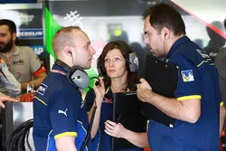 Des techniciens Michelin
