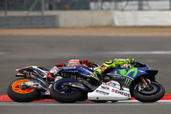 Valentino Rossi, Yamaha Factory Racing; Marc Marquez, Repsol Honda Team
