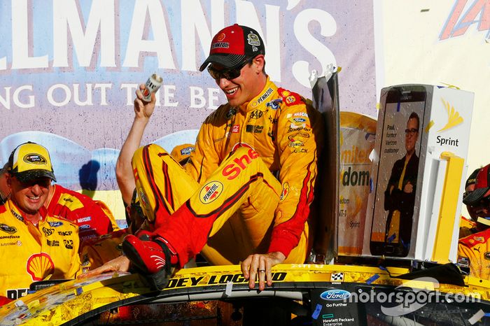 Joey Logano conquistou a vitória em Talladega pelo segundo ano consecutivo. Brad Keselowski, Martin Truex Jr., Austin Dillon e Chase Elliott estão fora da briga pelo título da NASCAR.