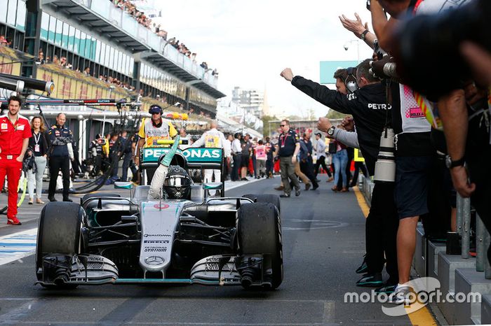2016: Nico Rosberg, Mercedes F1 W07 Hybrid