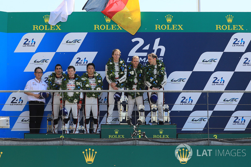 Podio LMP1: i vincitori della gara Timo Bernhard, Earl Bamber, Brendon Hartley, Porsche Team, al secondo posto Sébastien Buemi, Anthony Davidson, Kazuki Nakajima, Toyota Gazoo Racing