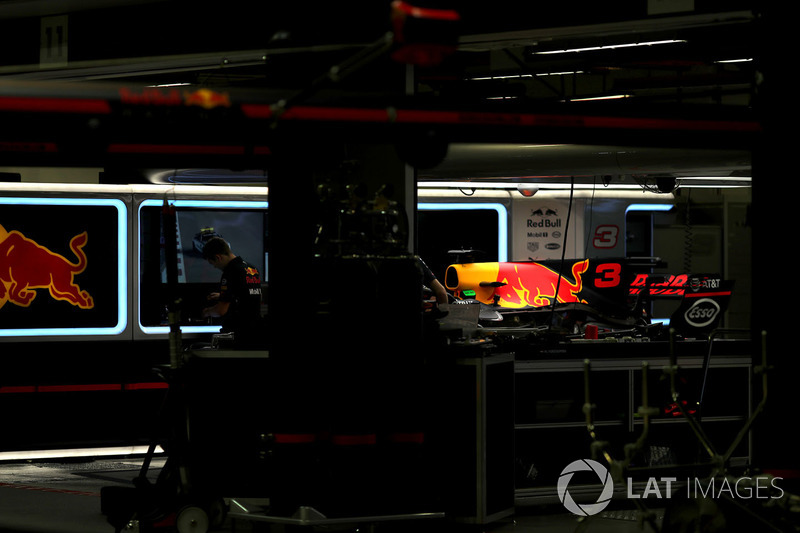 La voiture de Daniel Ricciardo, Red Bull Racing RB13 dans le garage