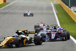 Джоліон Палмер, Renault Sport F1 Team RS17, Карлос Сайнс-мол., Scuderia Toro Rosso STR12