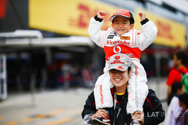 A young McLaren fan