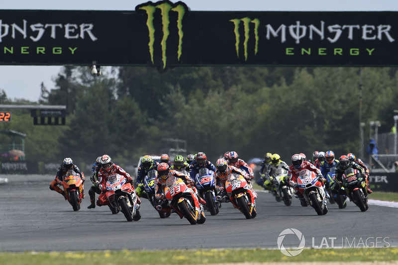 Марк Маркес, Repsol Honda Team, на чолі гонки після старту