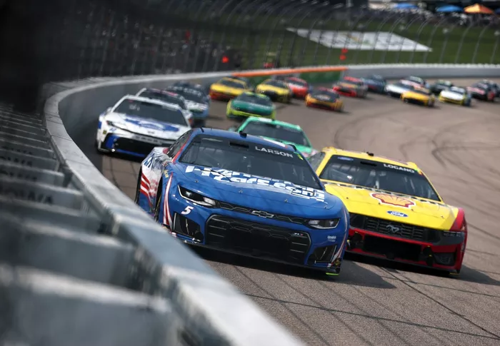 Kyle Larson, Hendrick Motorsports, Joey Logano, Team Penske