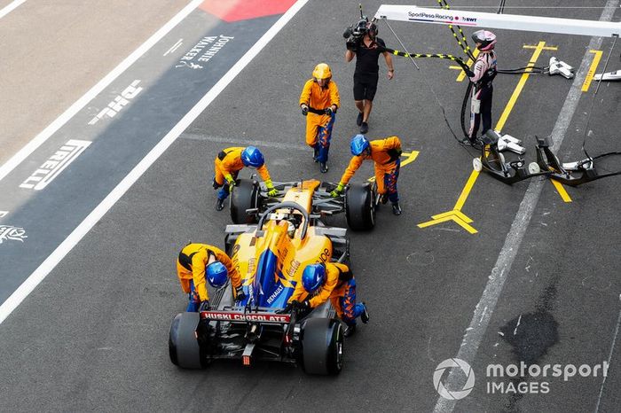 Problemas para Norris al cambiar de neumáticos