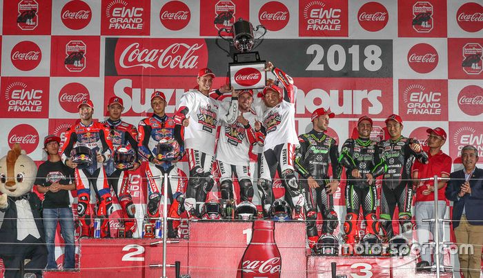 Podio: #33 Red Bull Honda: Takaaki Nakagami, Takumi Takahashi, PJ Jacobsen, #21 Yamaha Factory Racing Team: Michael van der Mark, Alex Lowes, Katsuyuki Nakasuga. #11 Kawasaki Team Green: Jonathan Rea, Leon Haslam, Kazuma Watanabe