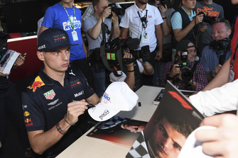Max Verstappen, Red Bull Racing signs an autograph for a fan