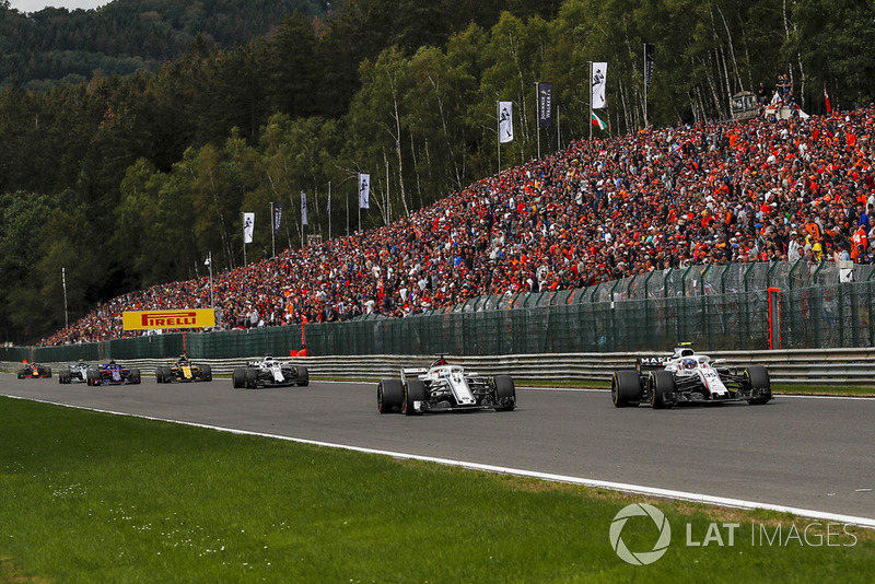 Marcus Ericsson, Sauber C37 and Sergey Sirotkin, Williams FW41