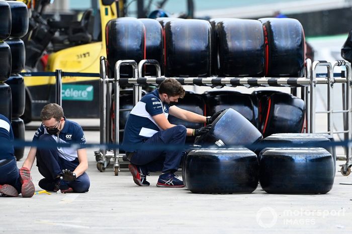 Neumáticos fuera del garaje, AlphaTauri AT02