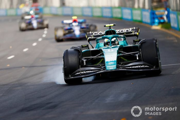 Sebastian Vettel, Aston Martin AMR22, se bloquea