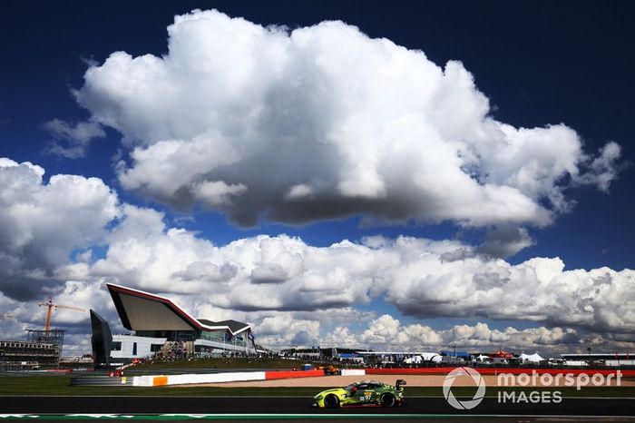 #97 Aston Martin Racing Aston Martin Vantage AMR: Alexander Lynn, Maxime Martin 