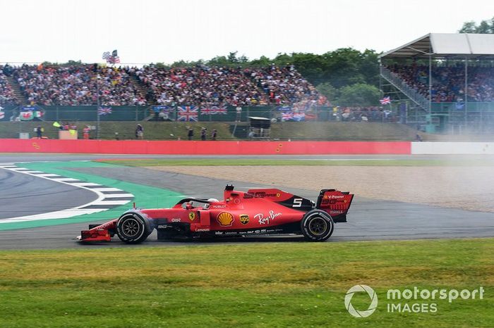 Sebastian Vettel, Ferrari SF90 choca por detrás a Max Verstappen, Red Bull Racing RB15 