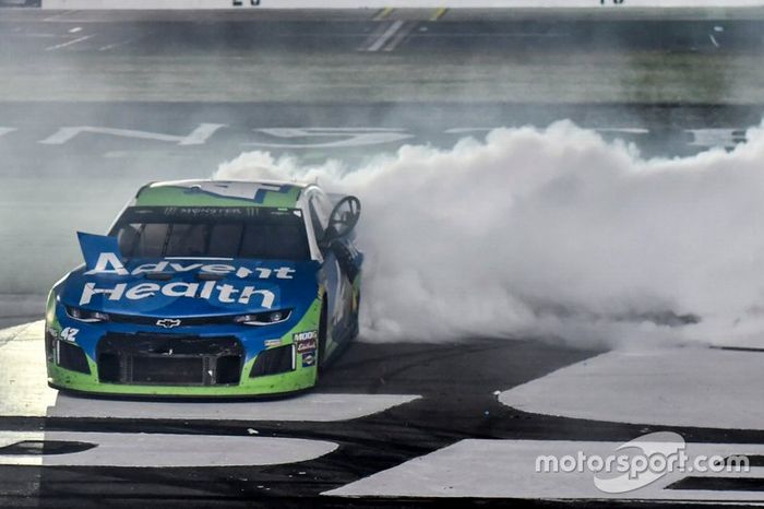 Ganador del All-Star Race Kyle Larson, Chip Ganassi Racing, Chevrolet Camaro Advent Health