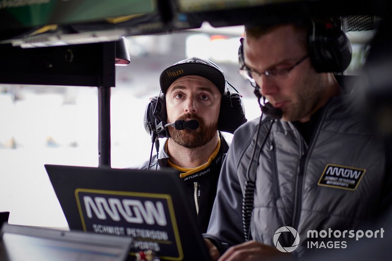 James Hinchcliffe with his, Arrow Schmidt Peterson Motorsports race engineer Will Anderson.