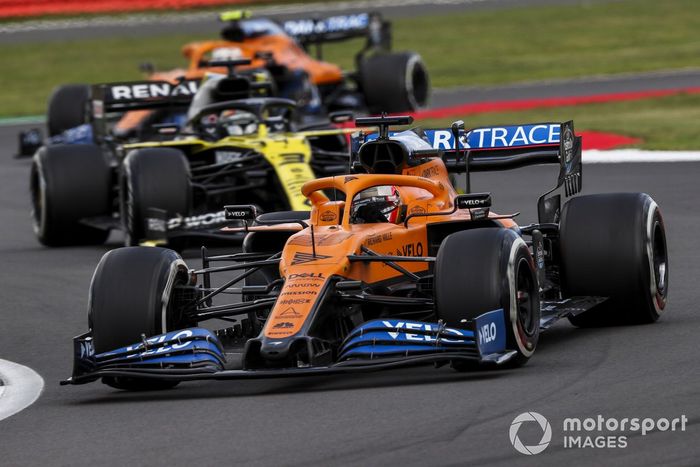 Carlos Sainz Jr., McLaren MCL35, Daniel Ricciardo, Renault F1 Team R.S.20, Lando Norris, McLaren MCL35