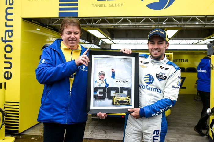 Ricardo Maurício recebe homenagem pelas 300 corridas na Stock Car