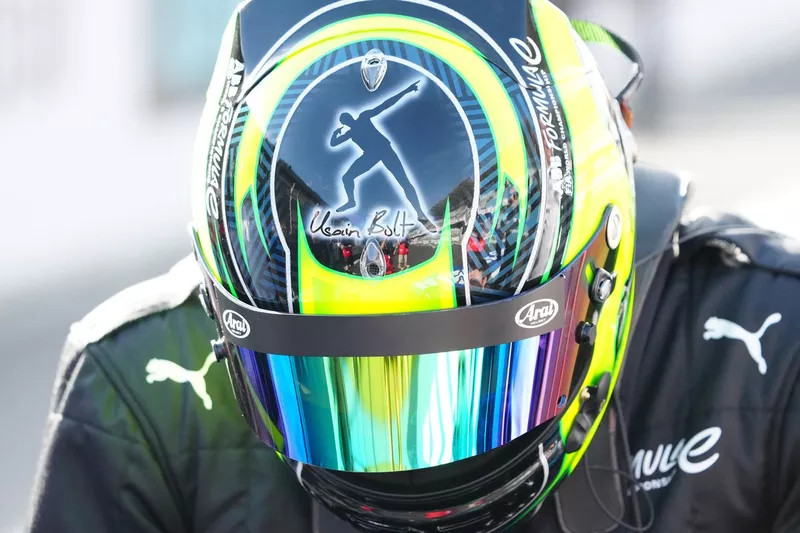 Le casque de Formule E personnalisé d'Usain Bolt