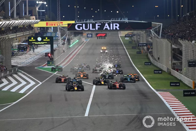 Max Verstappen, la Red Bull Racing RB20 si allontana dal campo