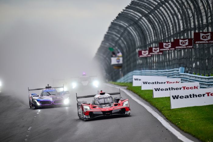 #93 Acura Meyer Shank Racing w/Curb Agajanian Acura ARX-06: Renger Van Der Zande, Nick Yelloly, Kaku Ohta