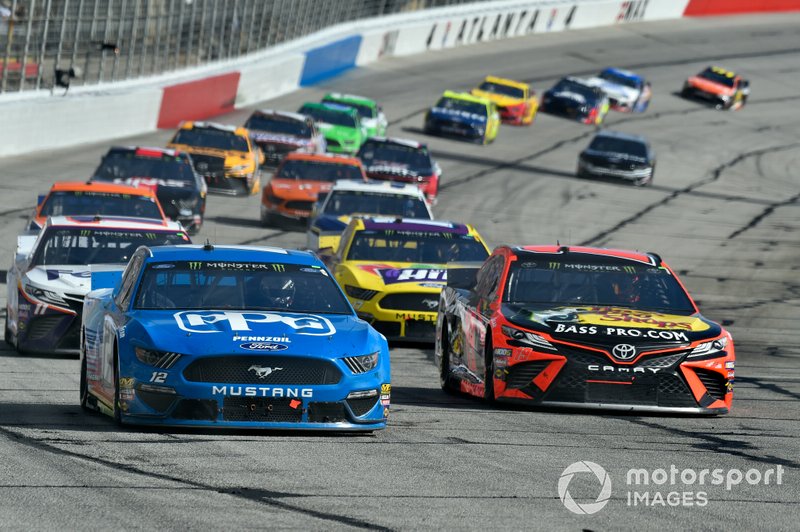 Ryan Blaney, Team Penske, Ford Mustang PPG, Martin Truex Jr., Joe Gibbs Racing, Toyota Camry Bass Pro Shops