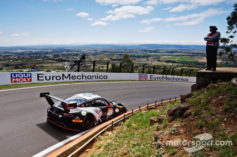 #912 EBM Porsche 911 GT3-R: Dirk Werner, Dennis Olsen, Matt Campbell