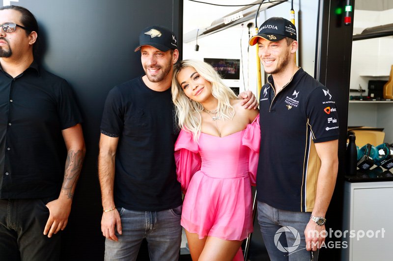 Singer Rita Ora with Jean-Eric Vergne, DS TECHEETAH, Andre Lotterer, DS TECHEETAH in the garage