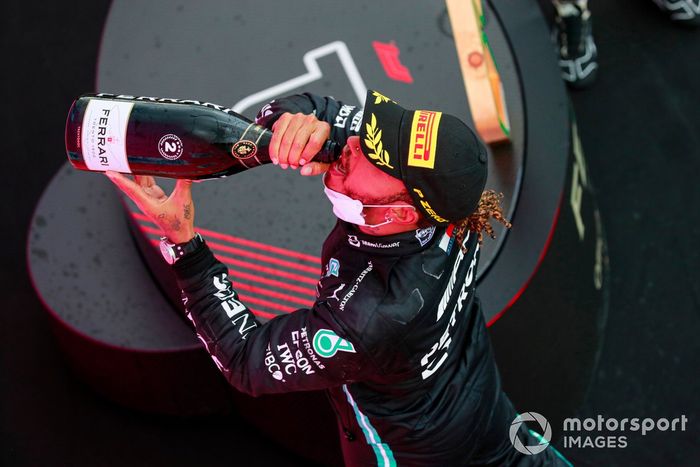 Podio: tercer lugar Valtteri Bottas, Mercedes