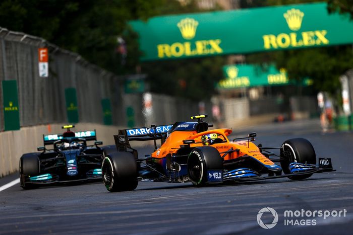Lando Norris, McLaren MCL35M, Valtteri Bottas, Mercedes W12