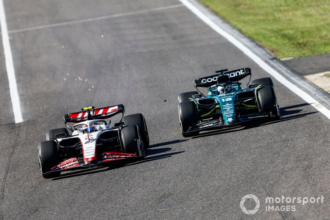 Nico Hulkenberg, Haas VF-23, lucha con Lance Stroll, Aston Martin AMR23