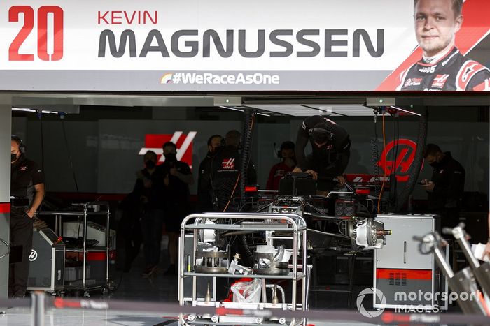 Miembros de Haas F1 en Imola