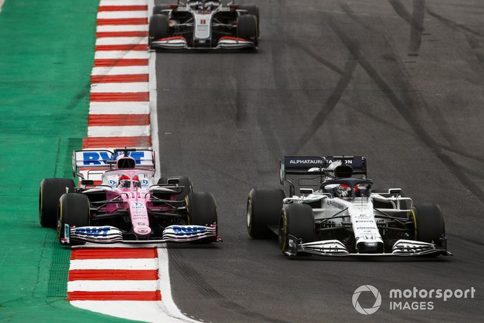 Daniil Kvyat, AlphaTauri AT01, Sergio Perez, Racing Point RP20, e Romain Grosjean, Haas VF-20