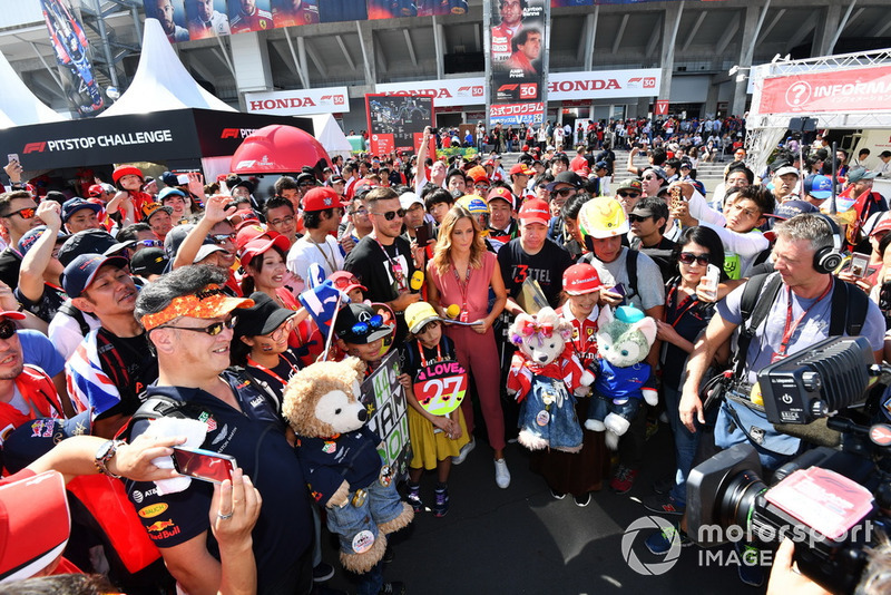 Lukas Podolski, Footballer and fans