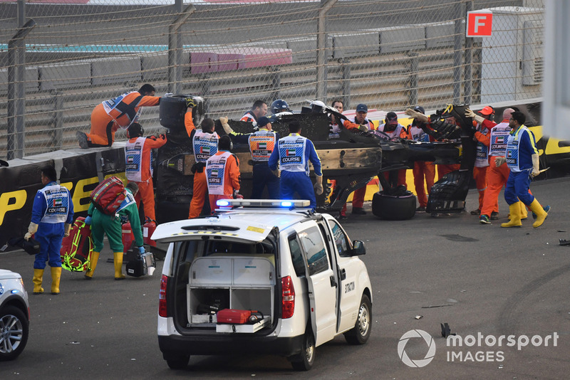 Medical team assist Nico Hulkenberg, Renault Sport F1 Team R.S. 18 after crashing and rolling on lap one