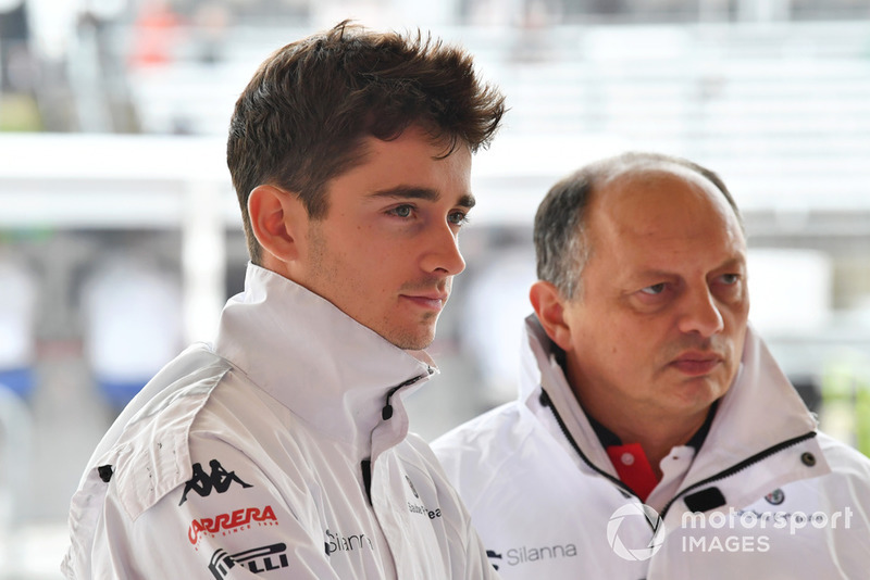 Charles Leclerc, Alfa Romeo Sauber F1 Team e Frederic Vasseur, Team Principal, Alfa Romeo Sauber F1 Team
