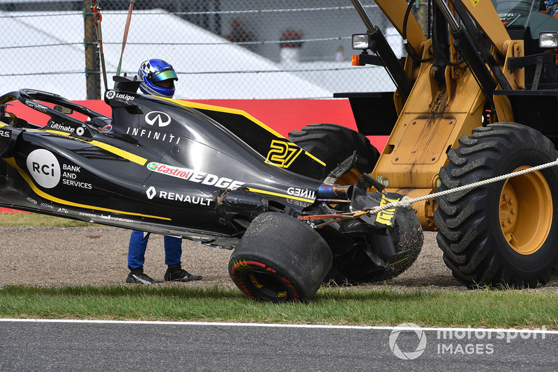 Евакуація розбитої машини Ніко Хюлькенберга, Renault Sport F1 Team R.S. 18