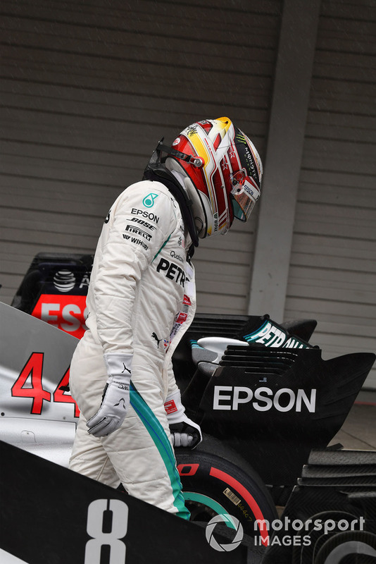 Lewis Hamilton, Mercedes-AMG F1 W09, nel parco chiuso