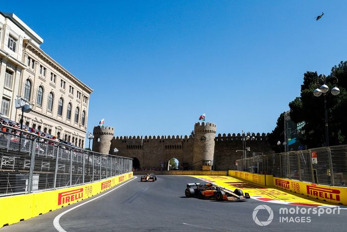 Lando Norris, McLaren MCL36, Daniel Ricciardo