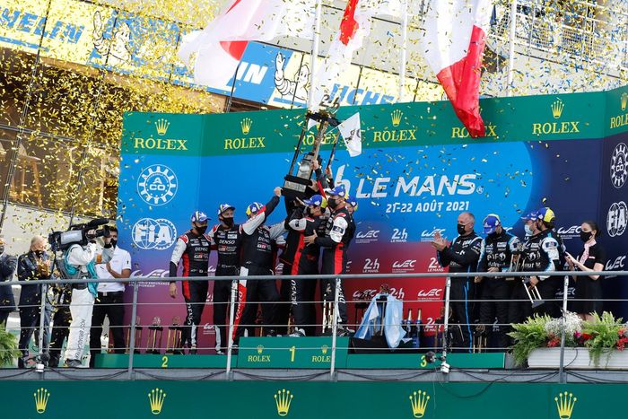 Podio: ganadores #7 Toyota Gazoo Racing Toyota GR010 - Hybrid Hypercar, Mike Conway, Kamui Kobayashi, José María López, segundo lugar #8 Toyota Gazoo Racing Toyota GR010 - Hybrid Hypercar, Sebastien Buemi, Kazuki Nakajima, Brendon Hartley, tercer lugar #36 Alpine Elf Matmut Alpine A480 - Gibson Hypercar, André Negrão, Nicolas Lapierre, Matthieu Vaxiviere