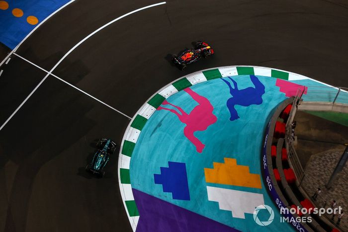 Sergio Pérez, Red Bull Racing RB19, Fernando Alonso, Aston Martin AMR23