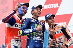 Podio: segundo lugar Danilo Petrucci, Pramac Racing, ganador de la carrera Valentino Rossi, Yamaha F