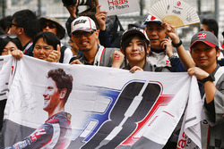 Des fans de Romain Grosjean, Haas F1 Team