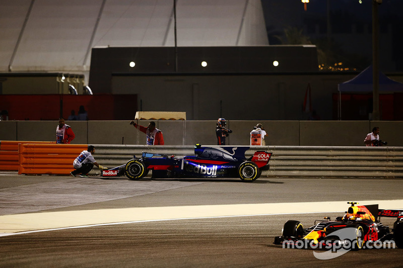 Carlos Sainz Jr., Scuderia Toro Rosso STR12, à l'arrêt